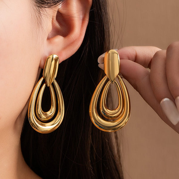 Boucles d’oreilles goutte dorées Martine Vrolise