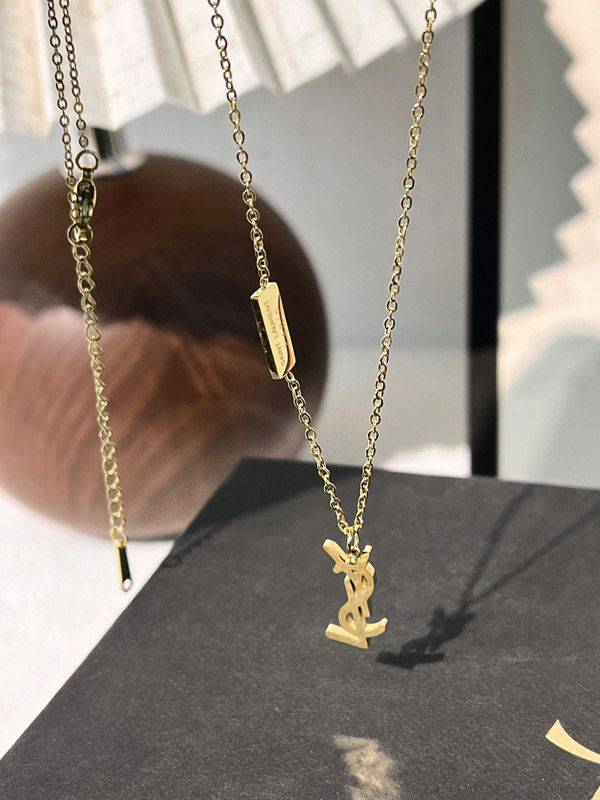Lumia Collier