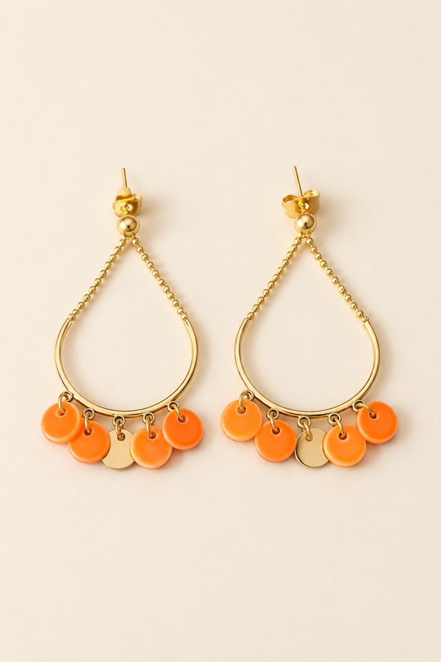 Boucles Catania, paire entière sur fond crème